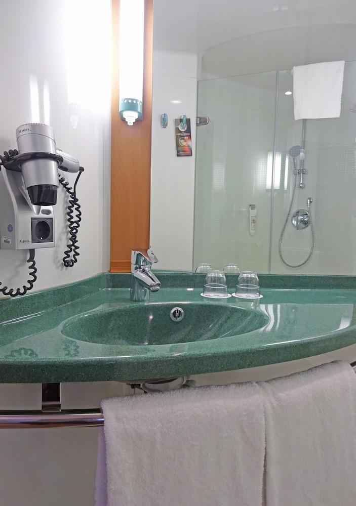 ไอบิส เคิล์น เฟรเชน Hotel ภายนอก รูปภาพ